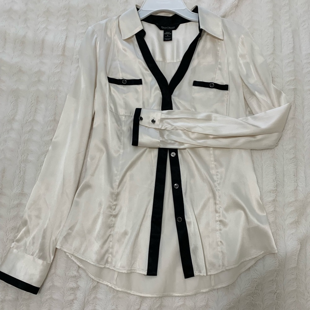 NWOT White House Black Market Silky Stretch Blouse